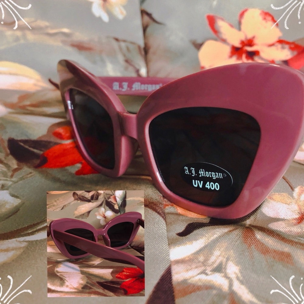 SOLD 🕶⚡️ CAT-EYE SUNNIE (shape) SUNGLASSES